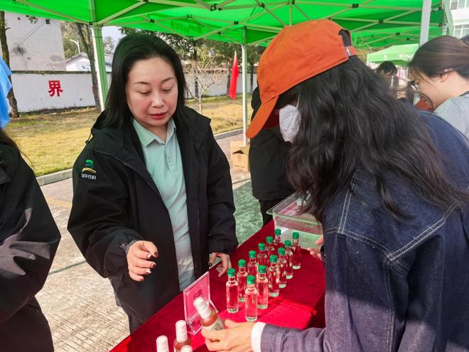 滴油流出广东韶关油茶产业新未来麻将胡了从餐桌走向梳妆台 一(图3)