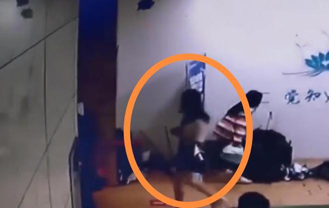 ！警方已介入洗浴中心回应更多细节已曝光PG电子游戏麻将胡了男子误入女澡堂后续(图2)