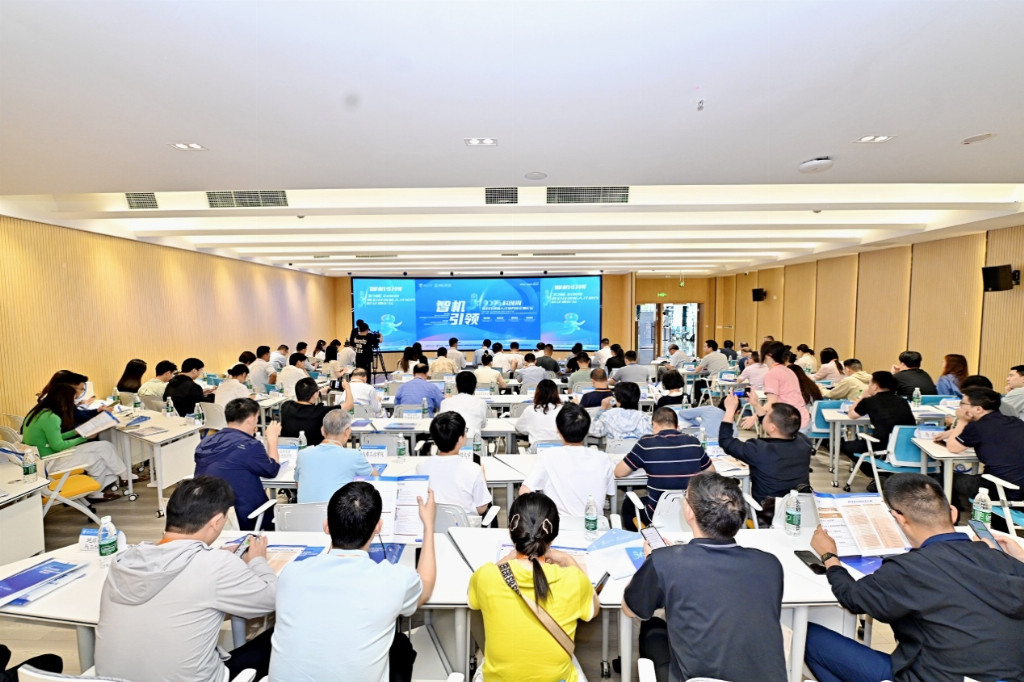 机引领”2025科创周暨科技创新人才培养校企地论坛麻将胡了2试玩网站西南交通大学机械工程学院举办“智(图2)